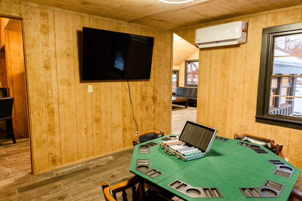 131939469_176919510820621_5464252188451167761_n poker table and flat screen tv in groom's cabin
