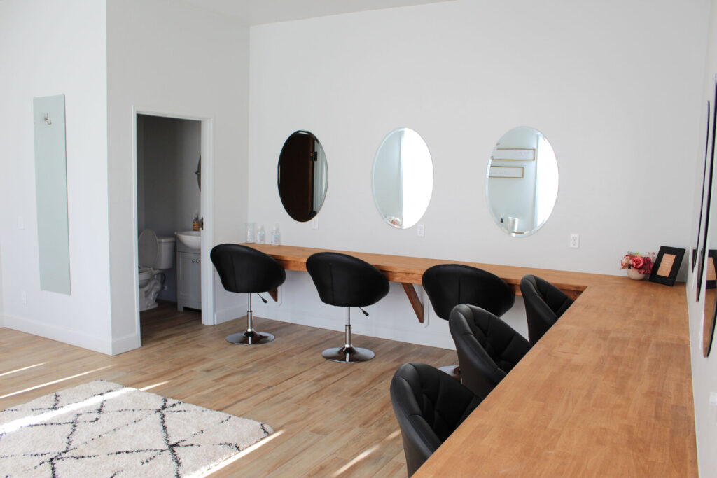 spacious vanity area in bridal suite